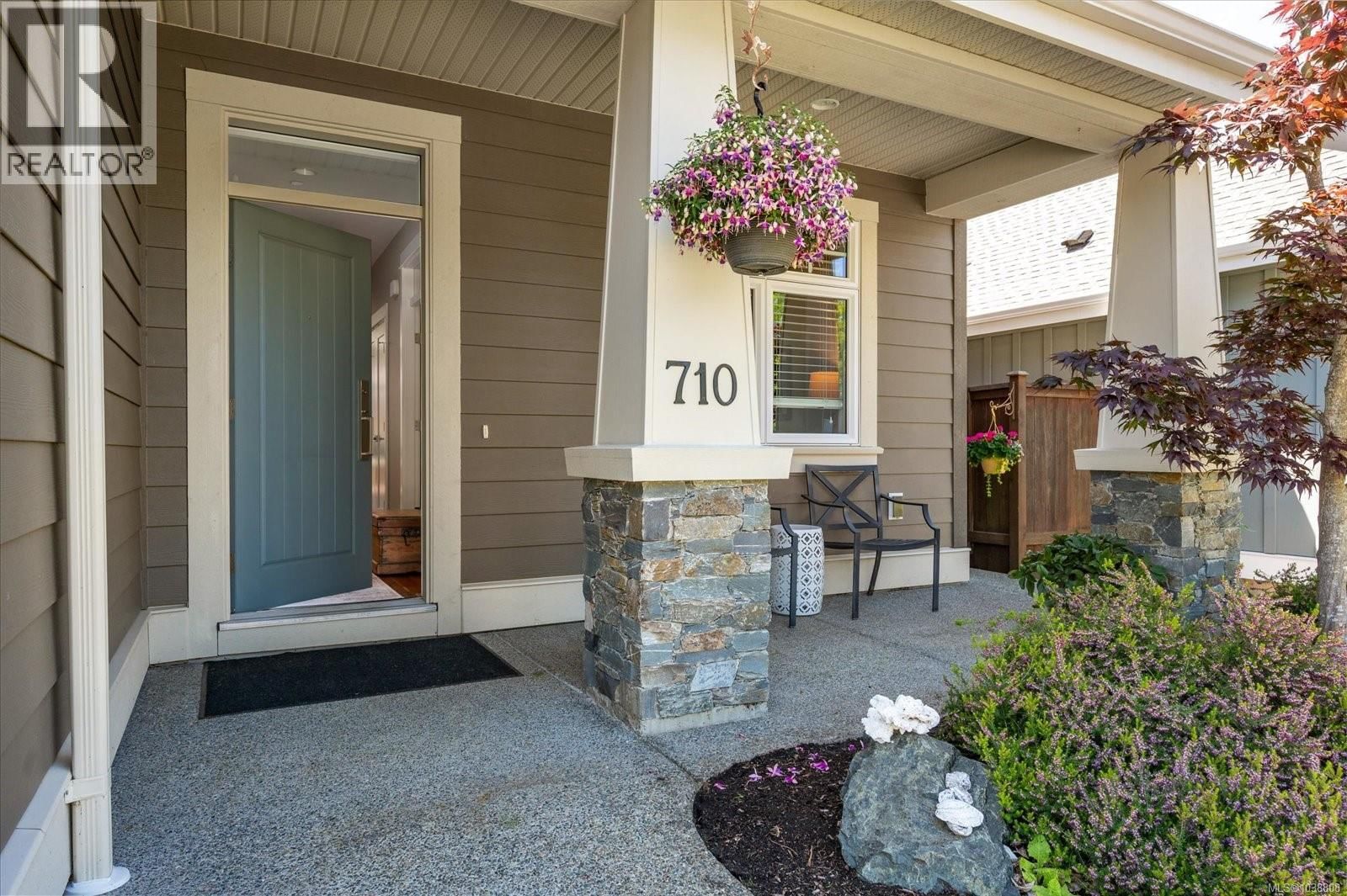 710 West Ridge Way property photo