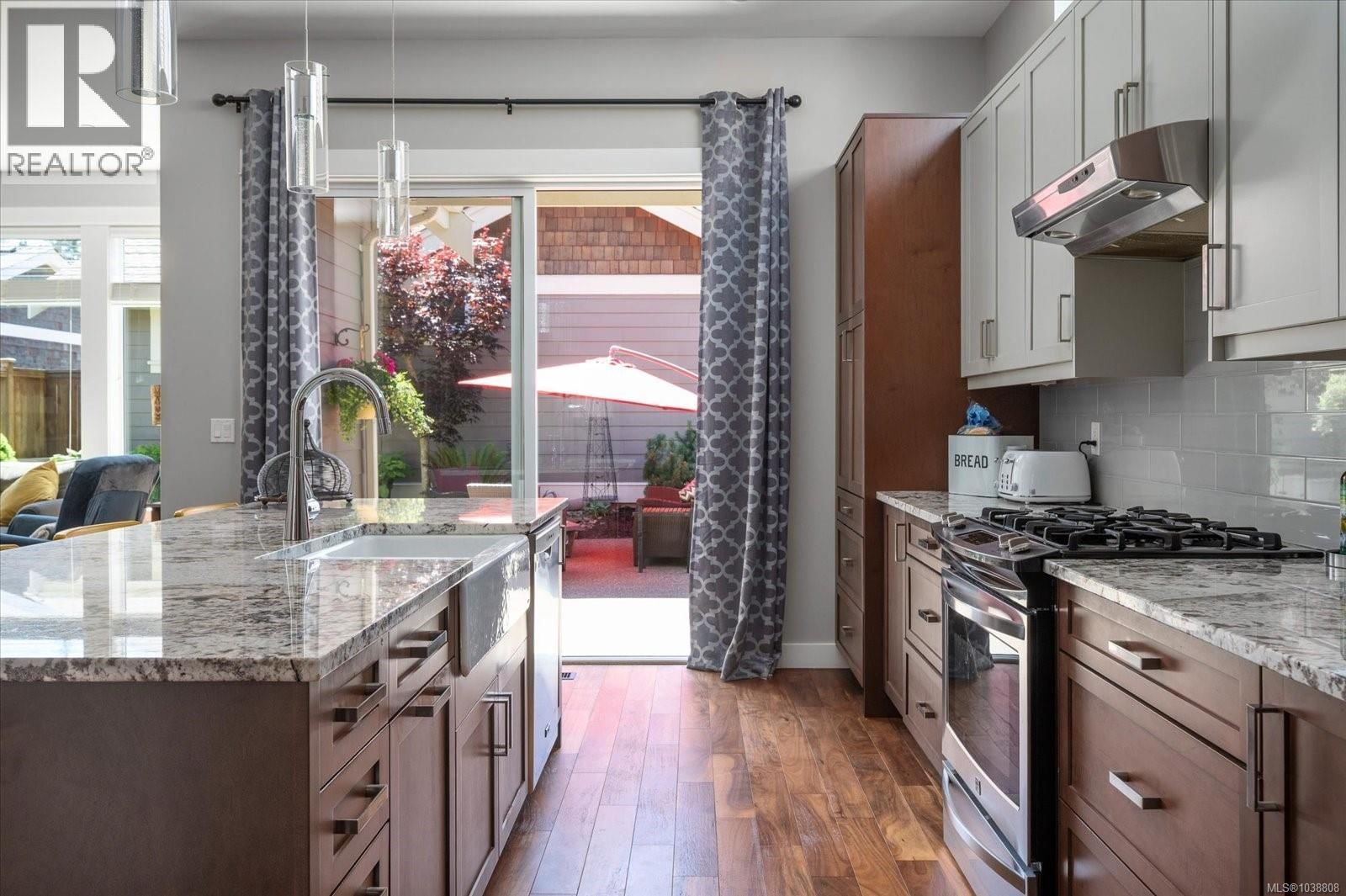 710 West Ridge Way property photo