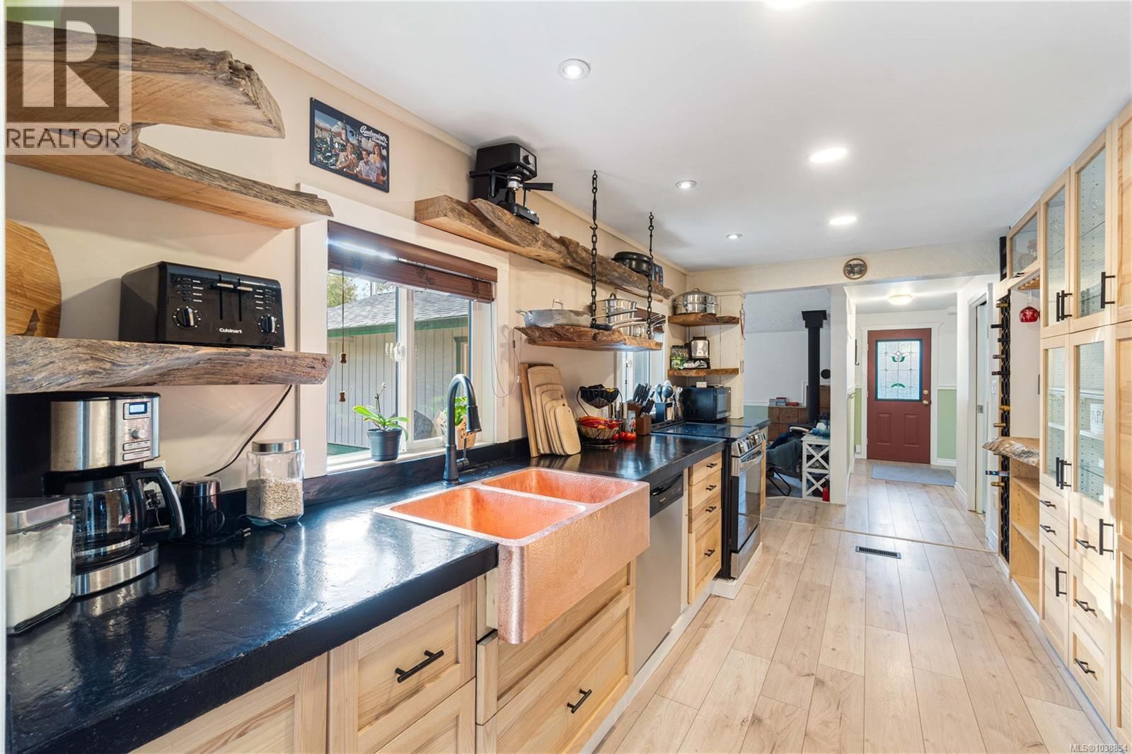 3872 Island Highway property photo