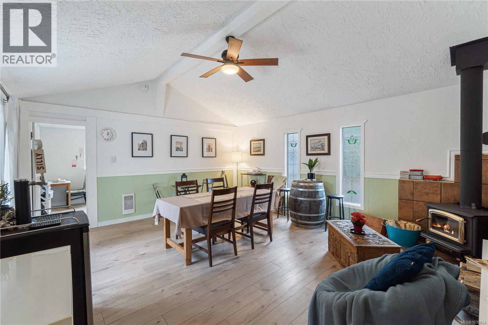 3872 Island Highway property photo