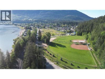 6831 42 Street Northeast | Salmon Arm British Columbia | Slide Image Eight