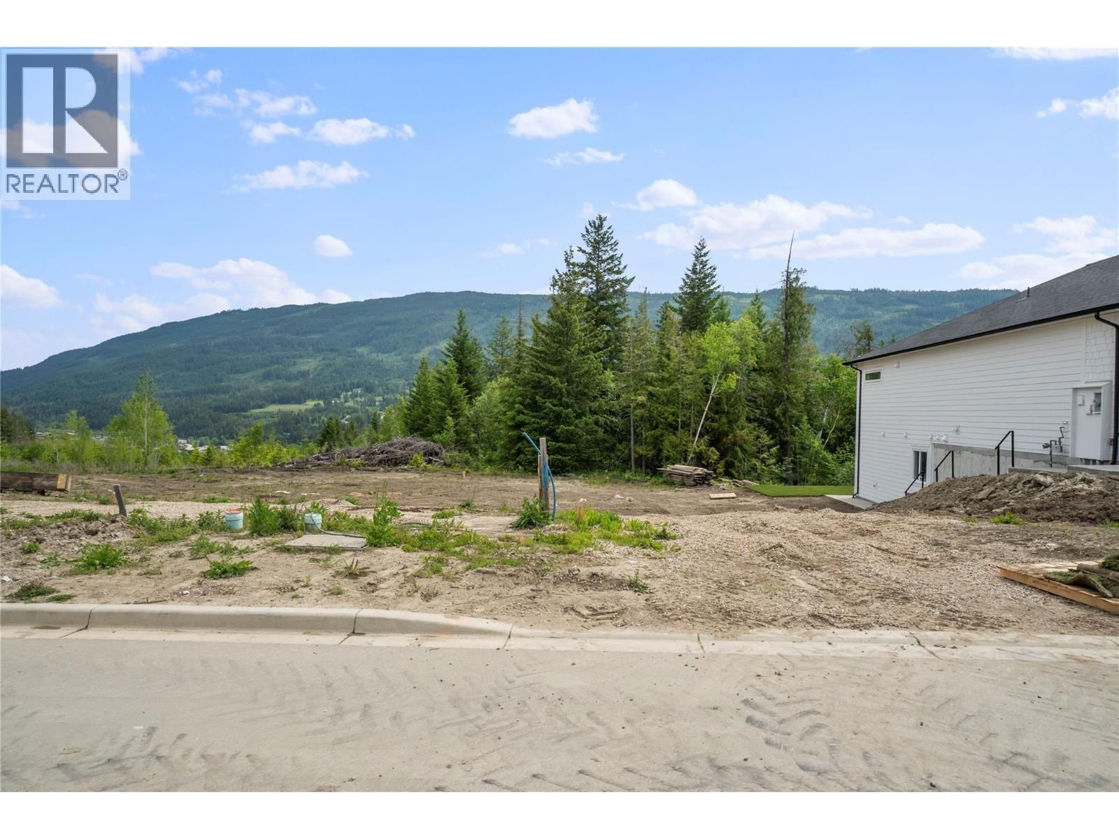 6810 42 Street Northeast, Salmon Arm, British Columbia V0E 1K0