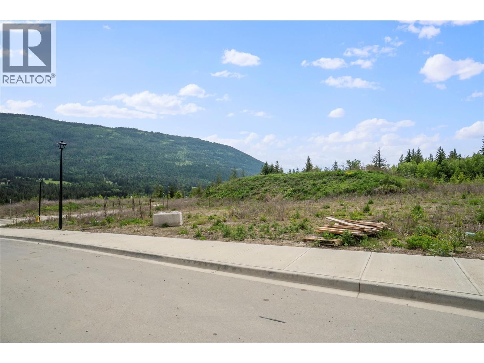 6951 44 Street Northeast, Salmon Arm, British Columbia V0E 1K0