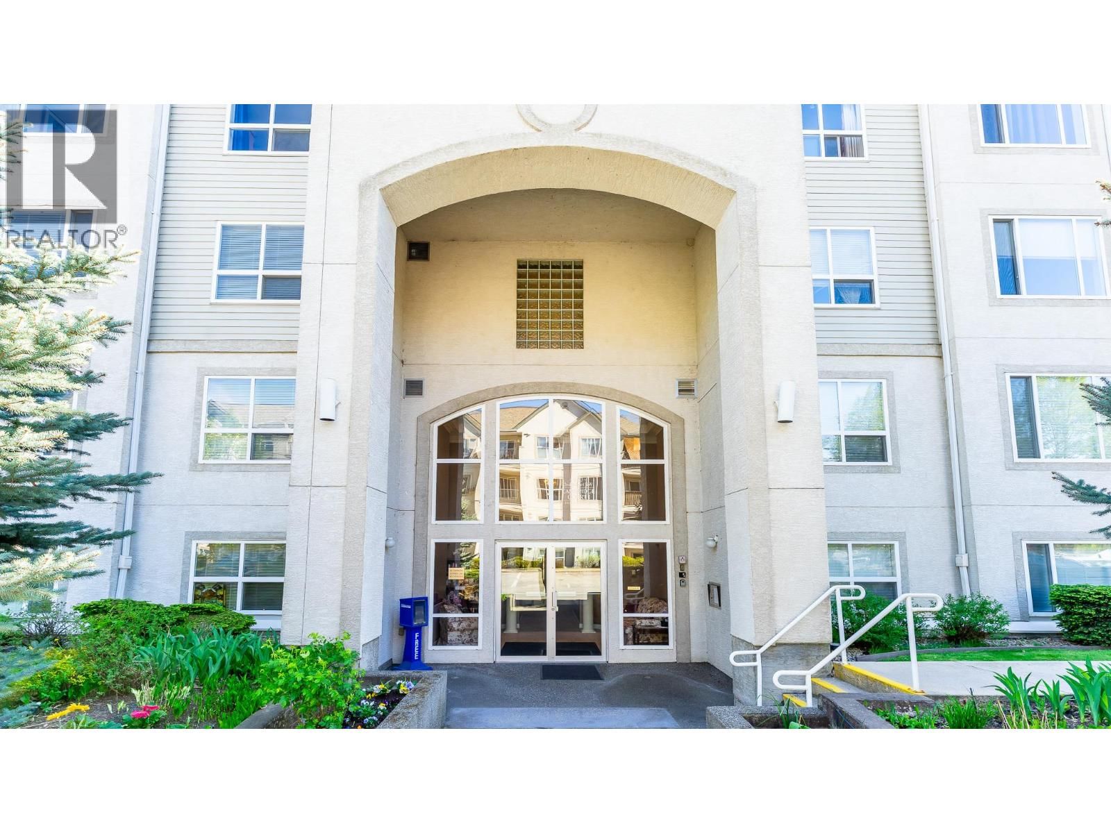 650 Third Street Southwest, Salmon Arm, British Columbia V1E 1P6