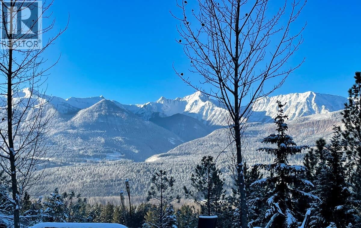 542 DAY Road, Golden, British Columbia V0A 1H0