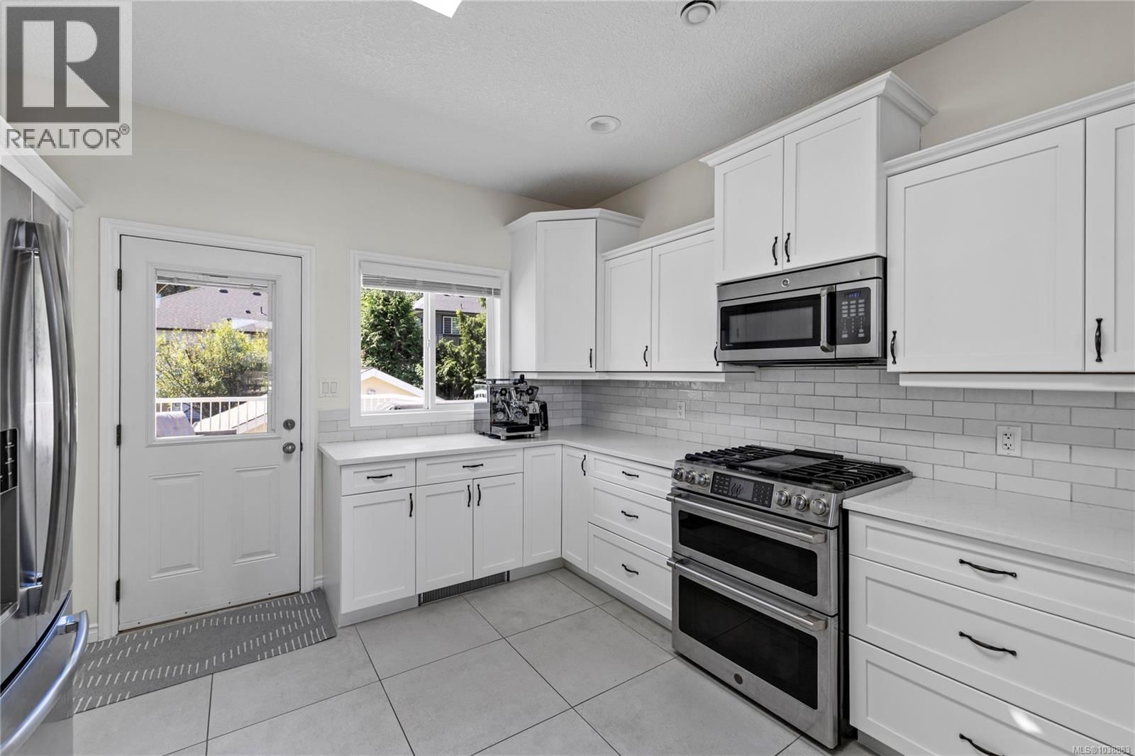 869 Linwood Lane property photo
