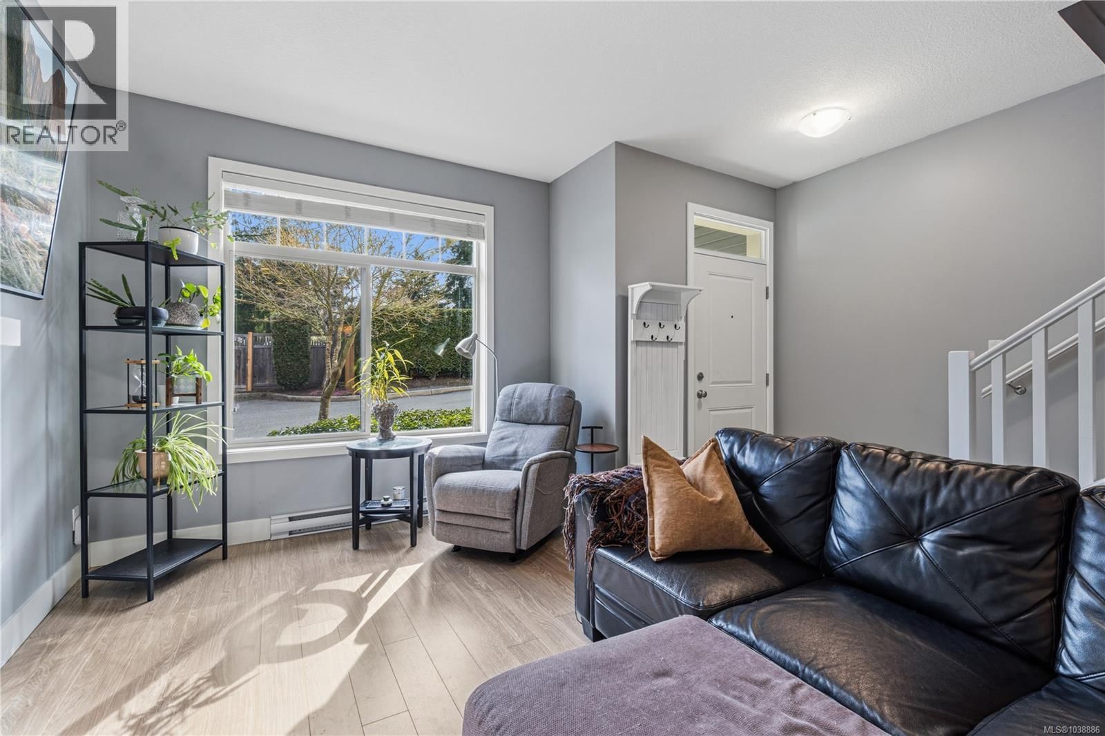 2446 York Crescent property photo