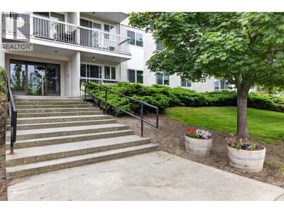 625 Rowcliffe Avenue | Kelowna British Columbia | Slide Image Two