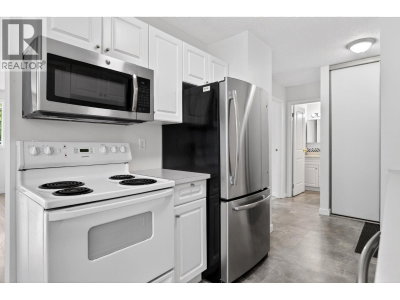 625 Rowcliffe Avenue | Kelowna British Columbia | Slide Image Seven