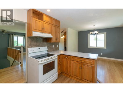 1791 27 Avenue Northeast | Salmon Arm British Columbia | Slide Image Ten