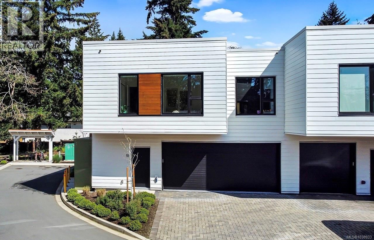 10 2330 Sooke Road
