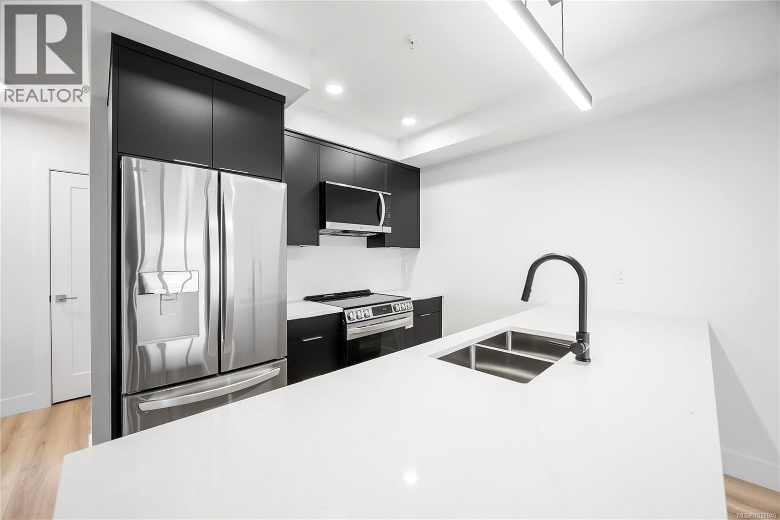 505 45 Haliburton Street property photo