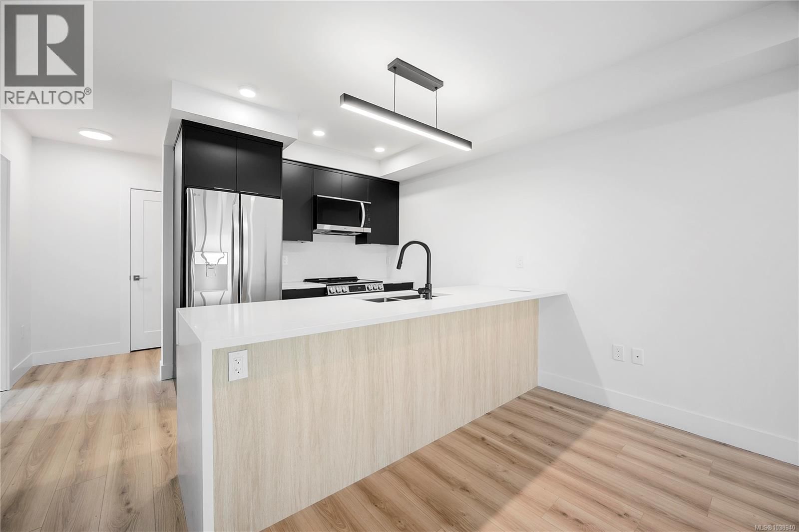 505 45 Haliburton Street property photo