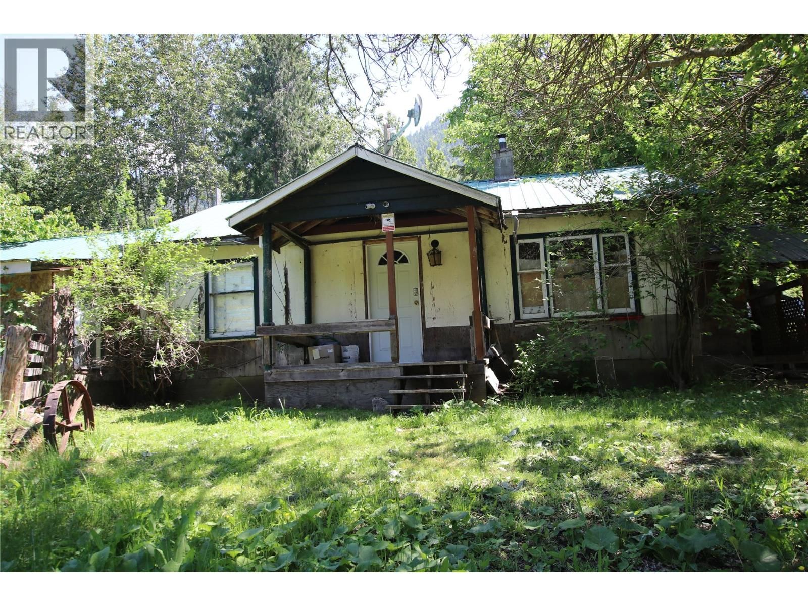 7735 Stewart Road, Fauquier, British Columbia V0G 1K0