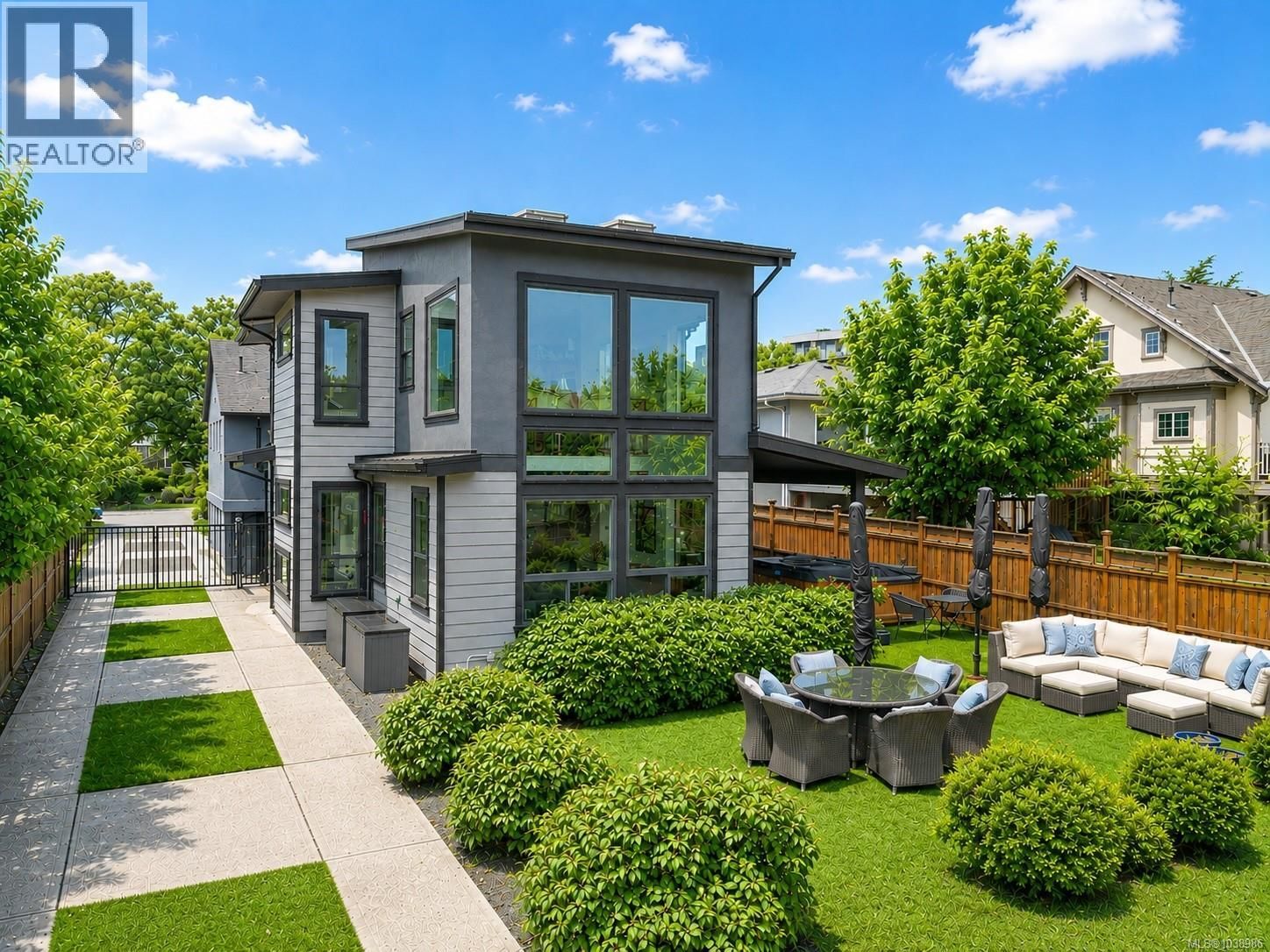 838 Old Esquimalt Road
