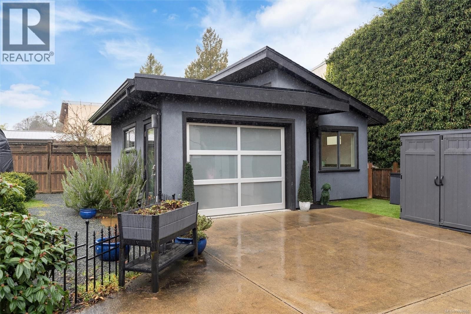 838 Old Esquimalt Road property photo