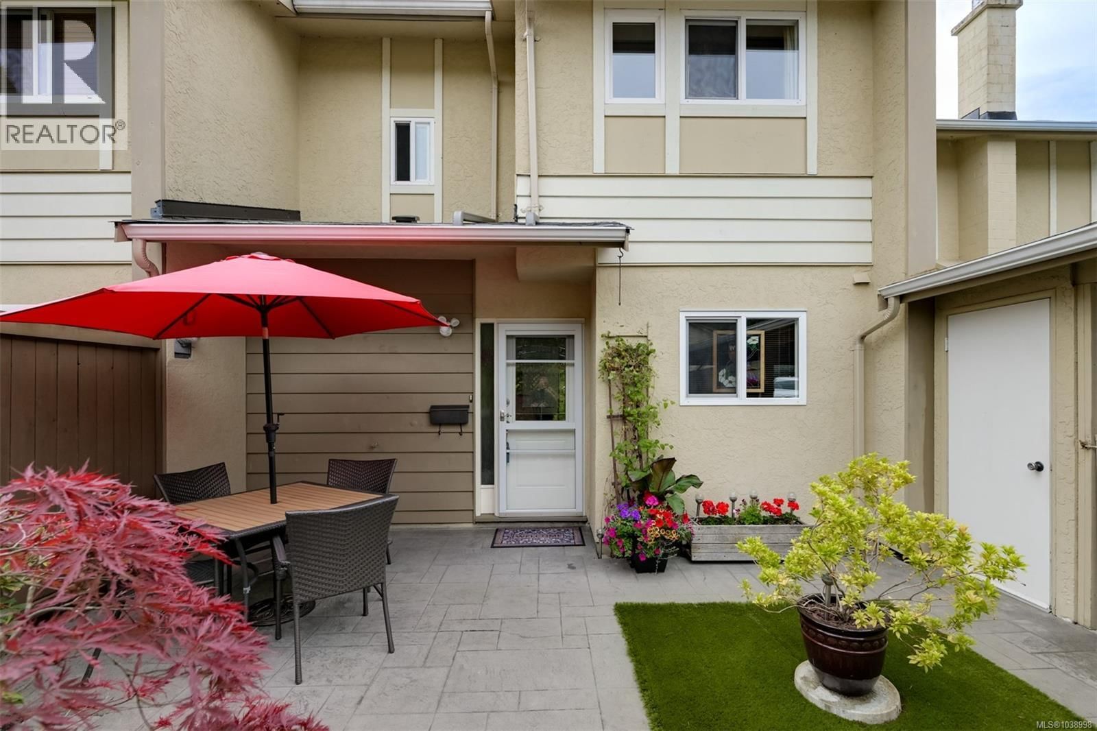 11 3981 Nelthorpe Street property photo