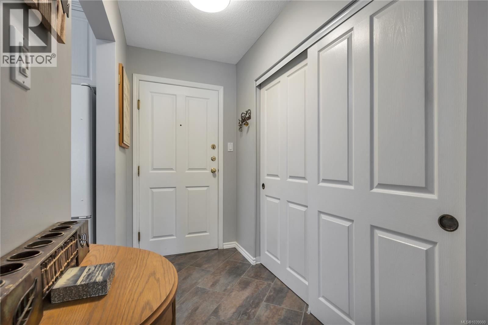 204 770 Poplar Street property photo