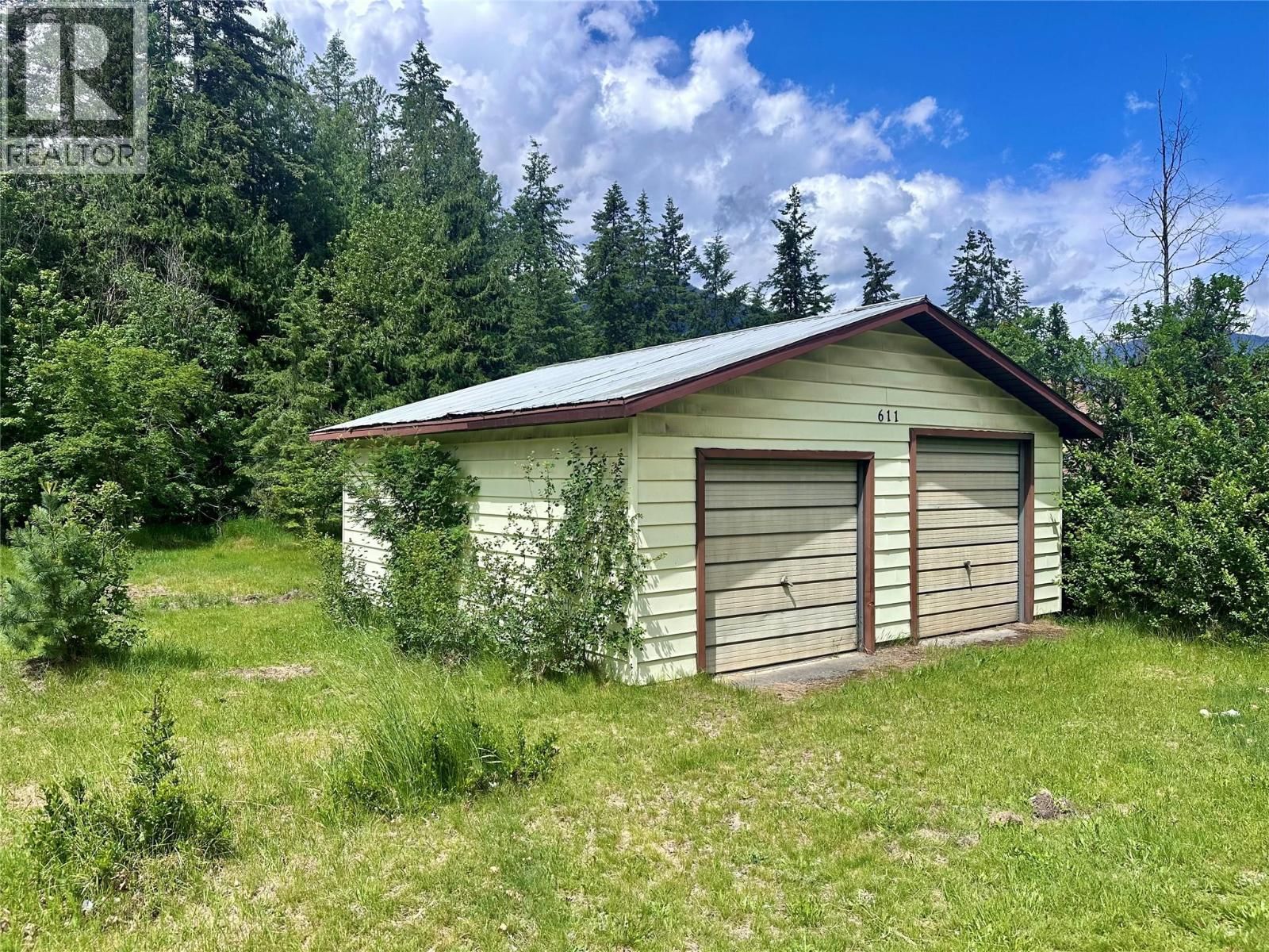 611 Slocan Street, Slocan, British Columbia V0G 2C0