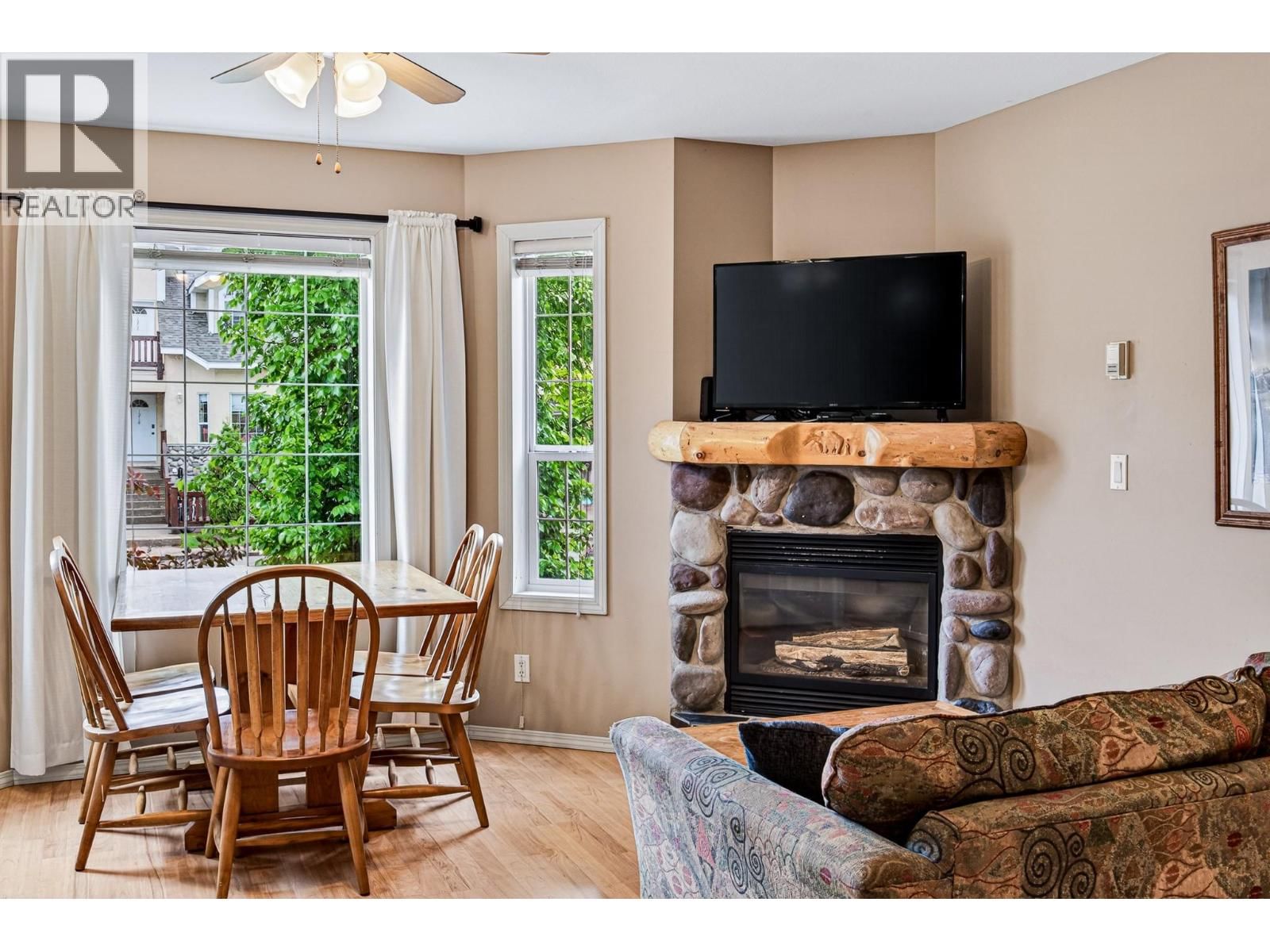 1326 1300 RIVERSIDE Way property photo
