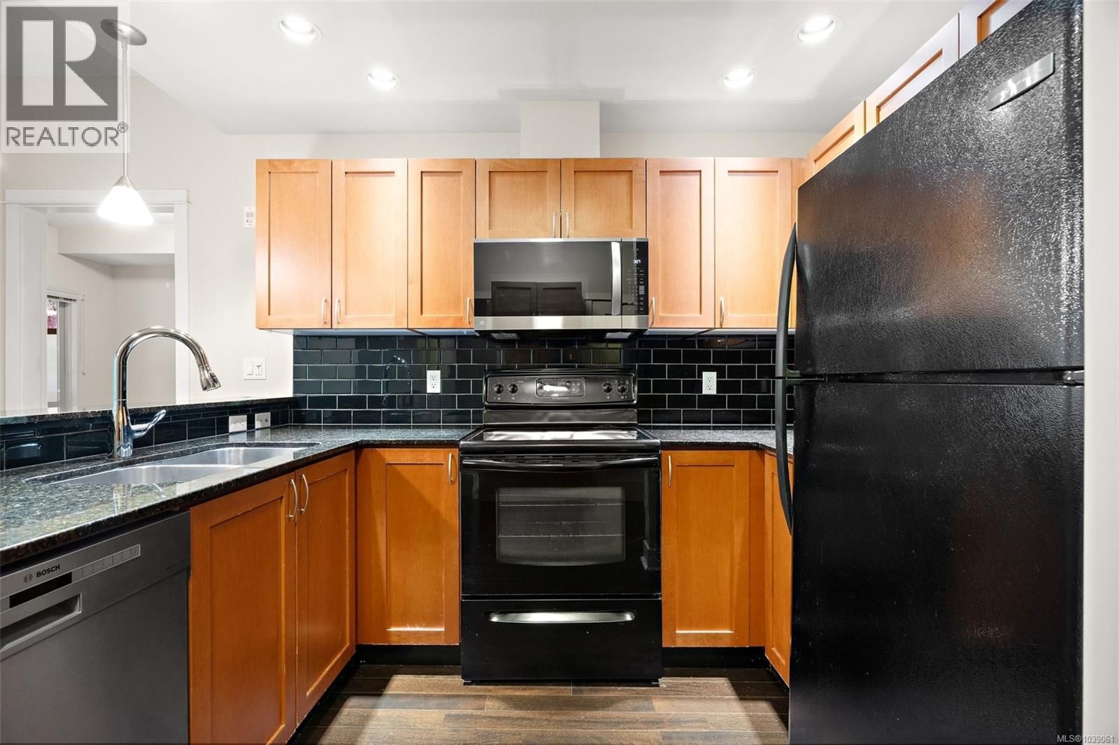 205 631 Brookside Road property photo