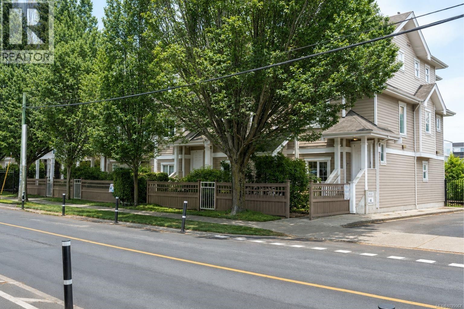 1043 Caledonia Avenue, Victoria, British Columbia V8T 1E7