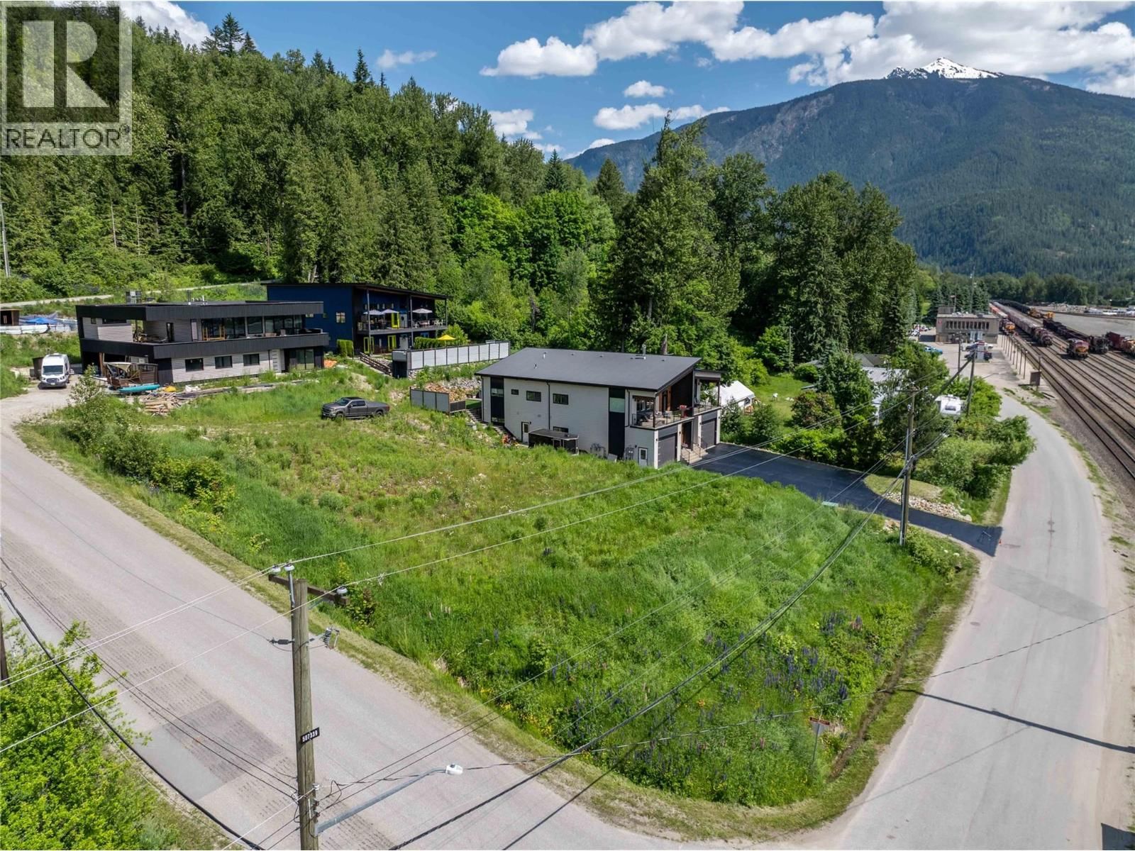 98 Track Street, Revelstoke, British Columbia V0E 2S0