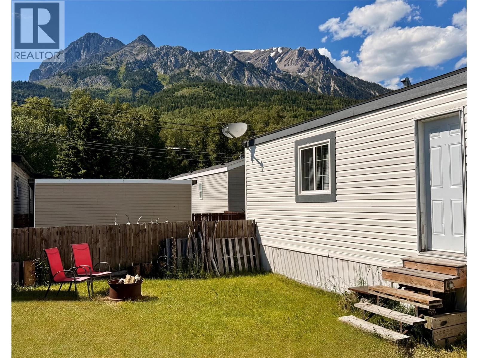 31 2011 3 Highway property photo