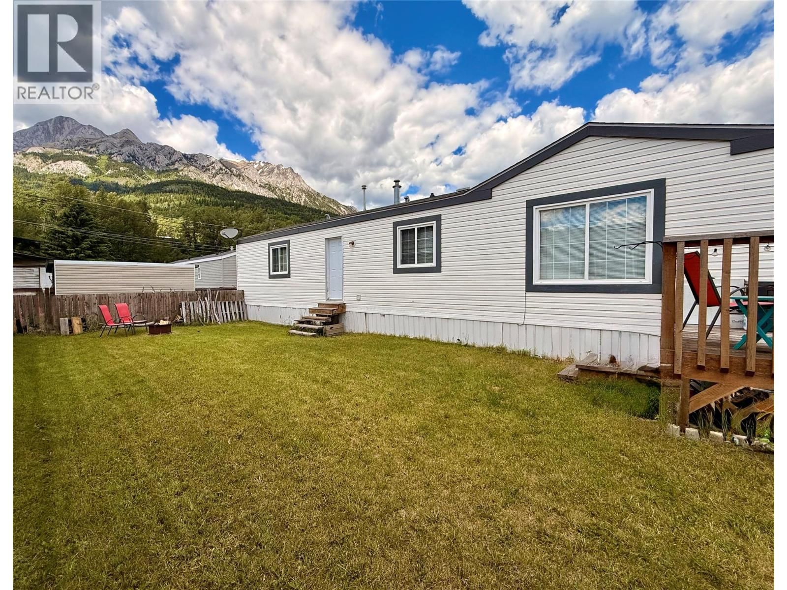 31 2011 3 Highway property photo
