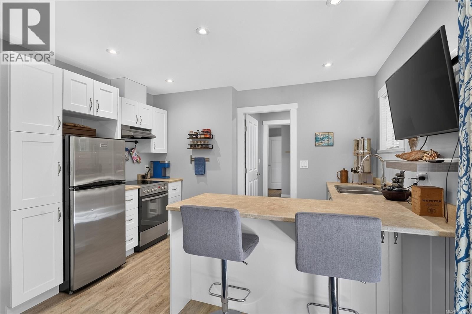 375 Temple Street property photo