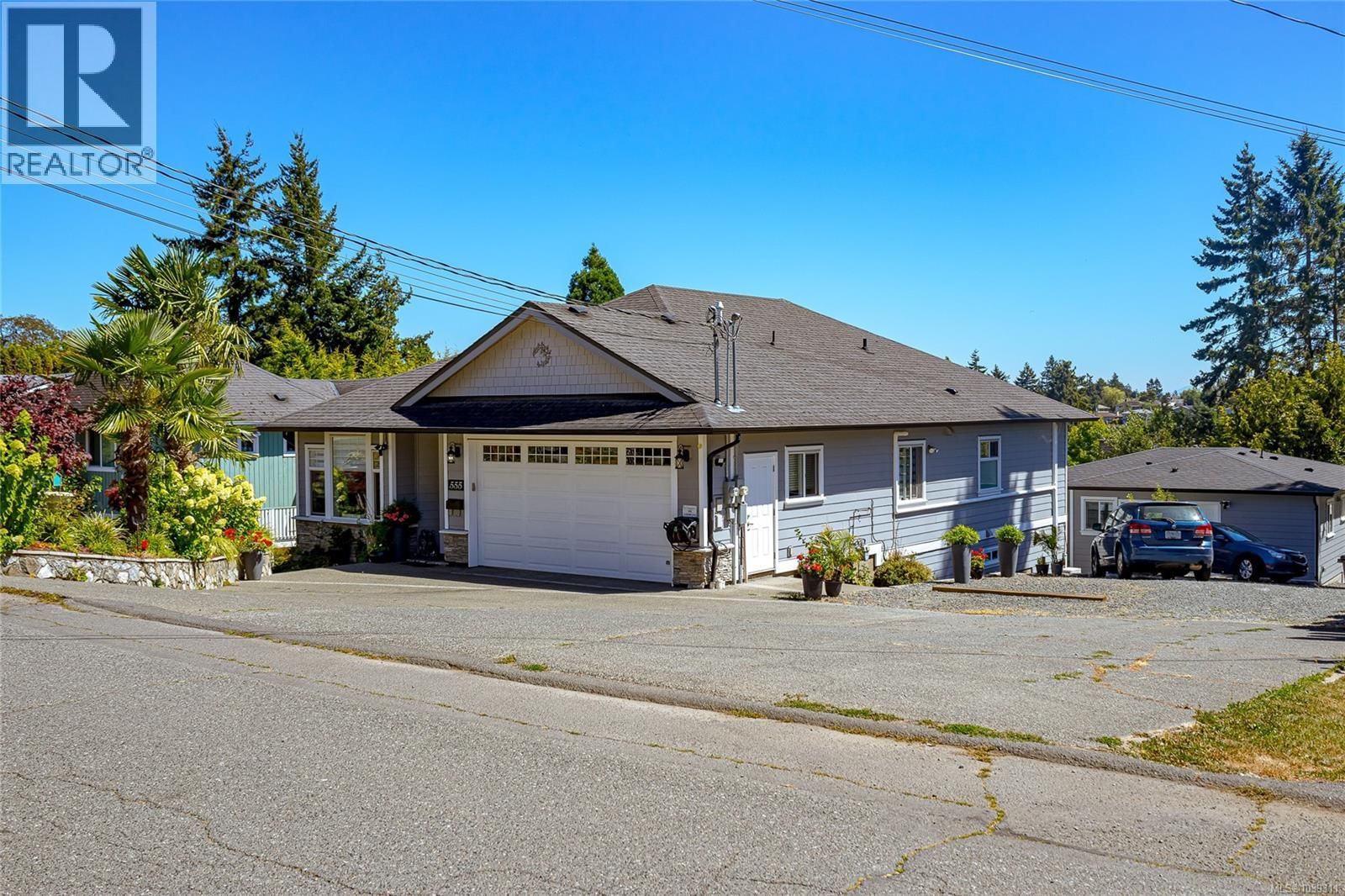 555 Leaside Avenue property photo