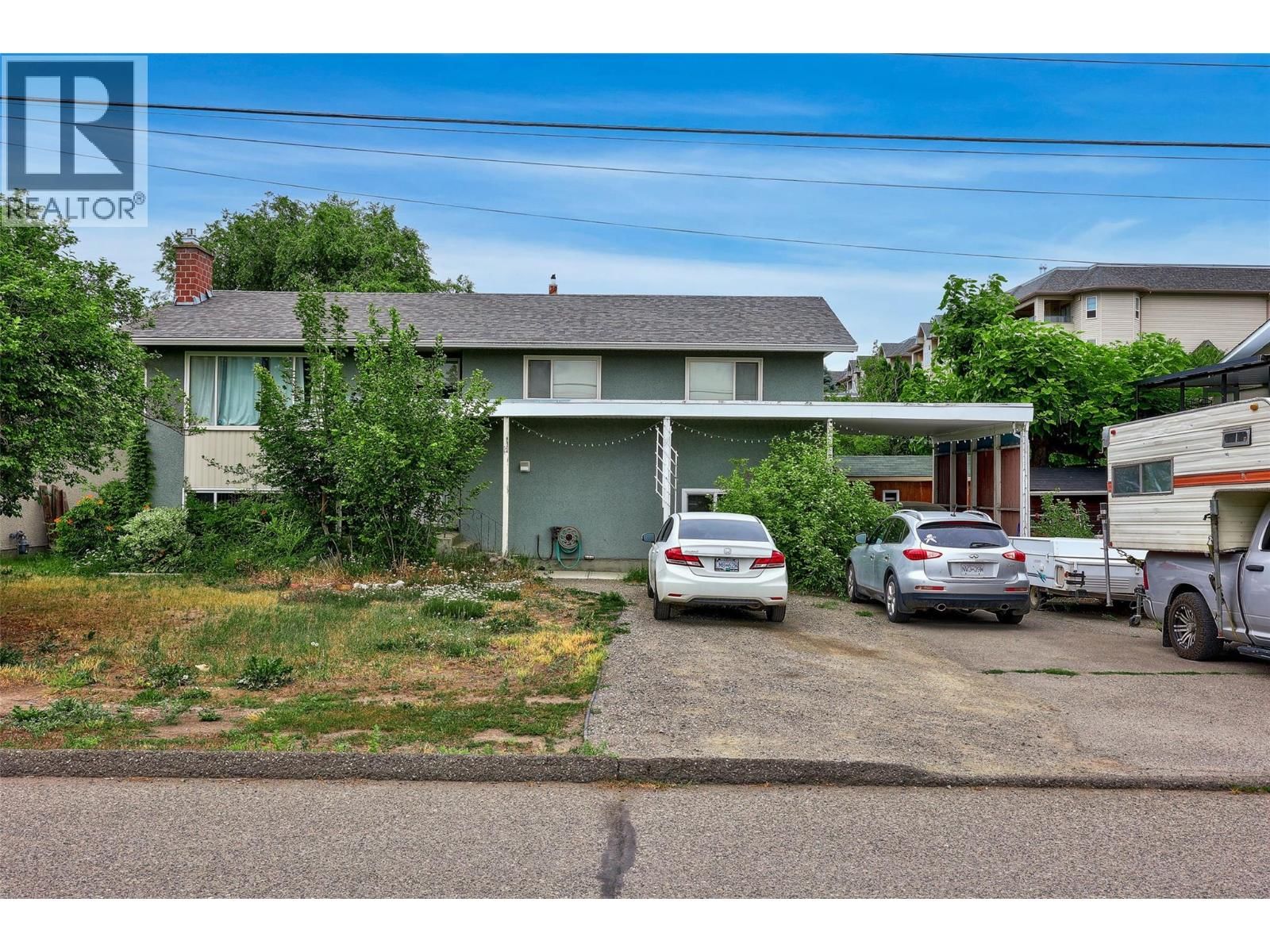 740 Sherwood Drive, Kamloops, British Columbia V2B 4E5