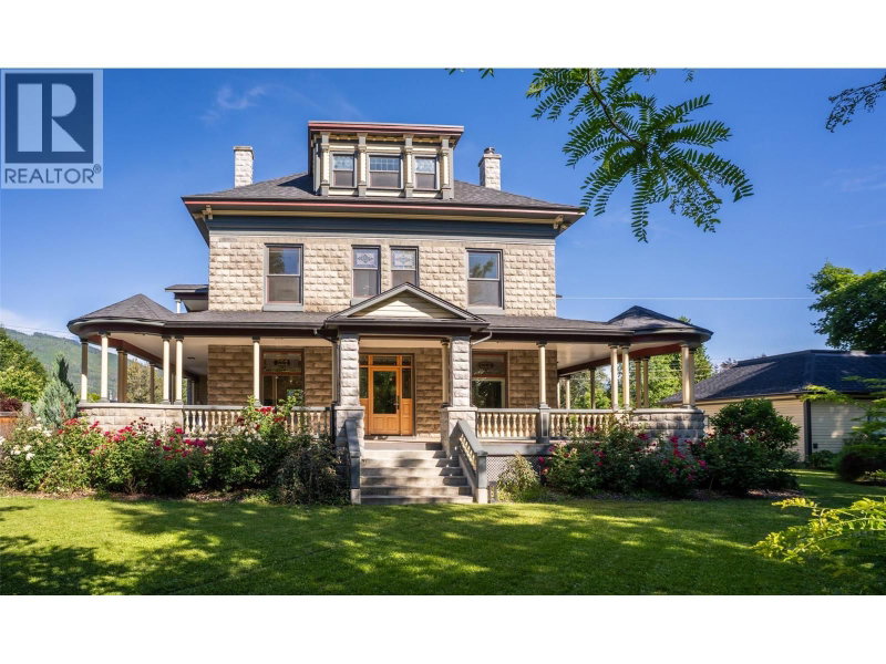 805 & 815 Mackenzie Avenue Revelstoke British Columbia, V0E 2S0 - 5 Bedrooms Home For Sale