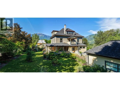 805 & 815 Mackenzie Avenue | Revelstoke British Columbia | Slide Image Three