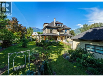 805 & 815 Mackenzie Avenue | Revelstoke British Columbia | Slide Image Four