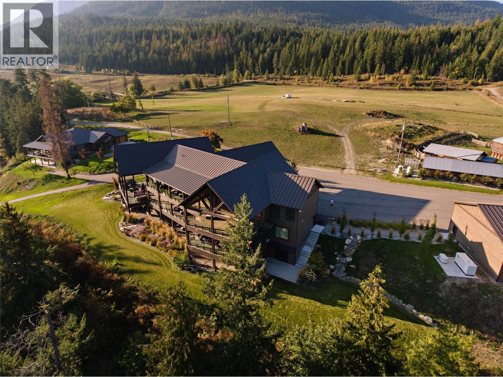 6525 Worrall Road, Tappen, British Columbia V0E 2X1