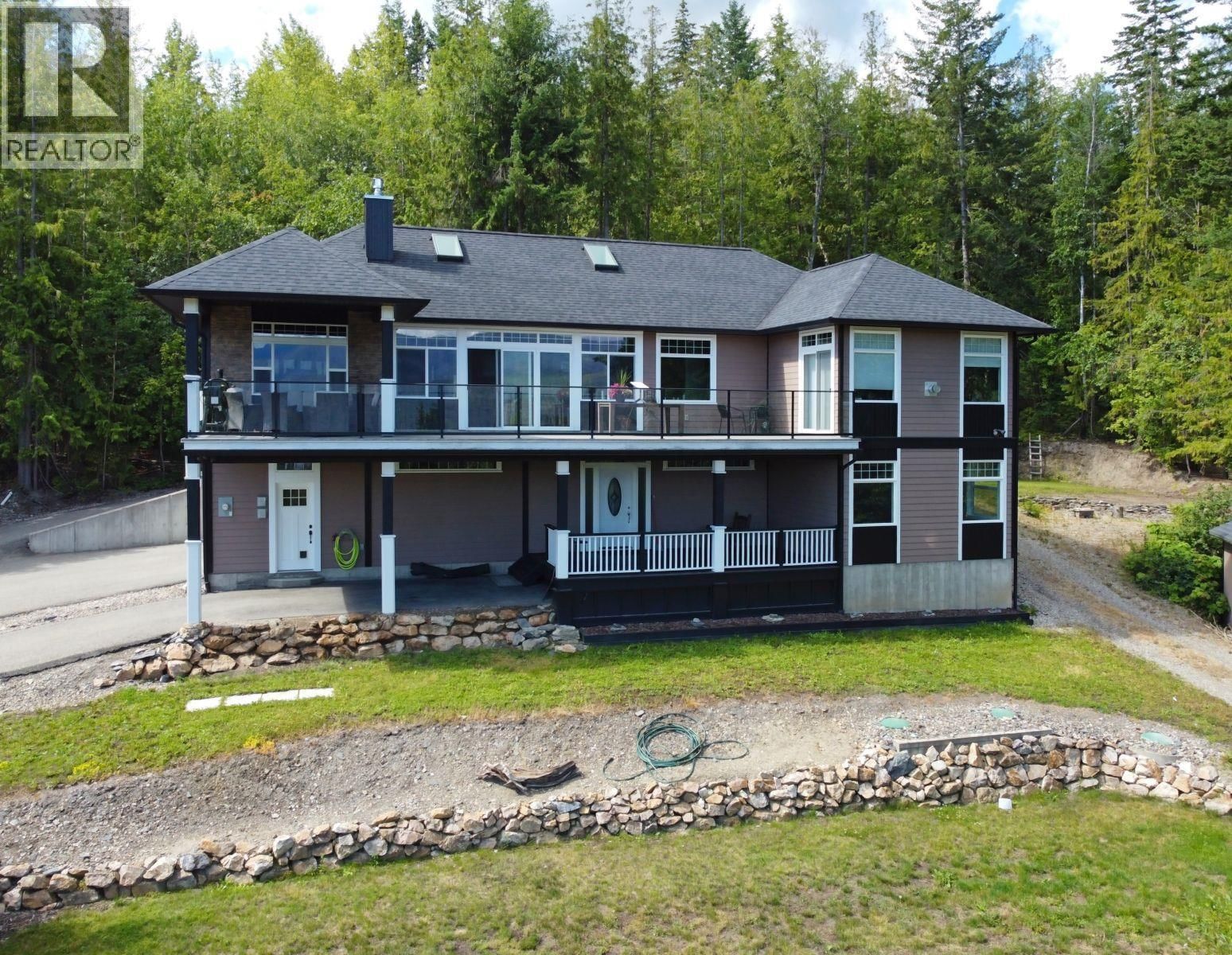 2127 Pleasant Dale Road West, Blind Bay, British Columbia V0E 2W1