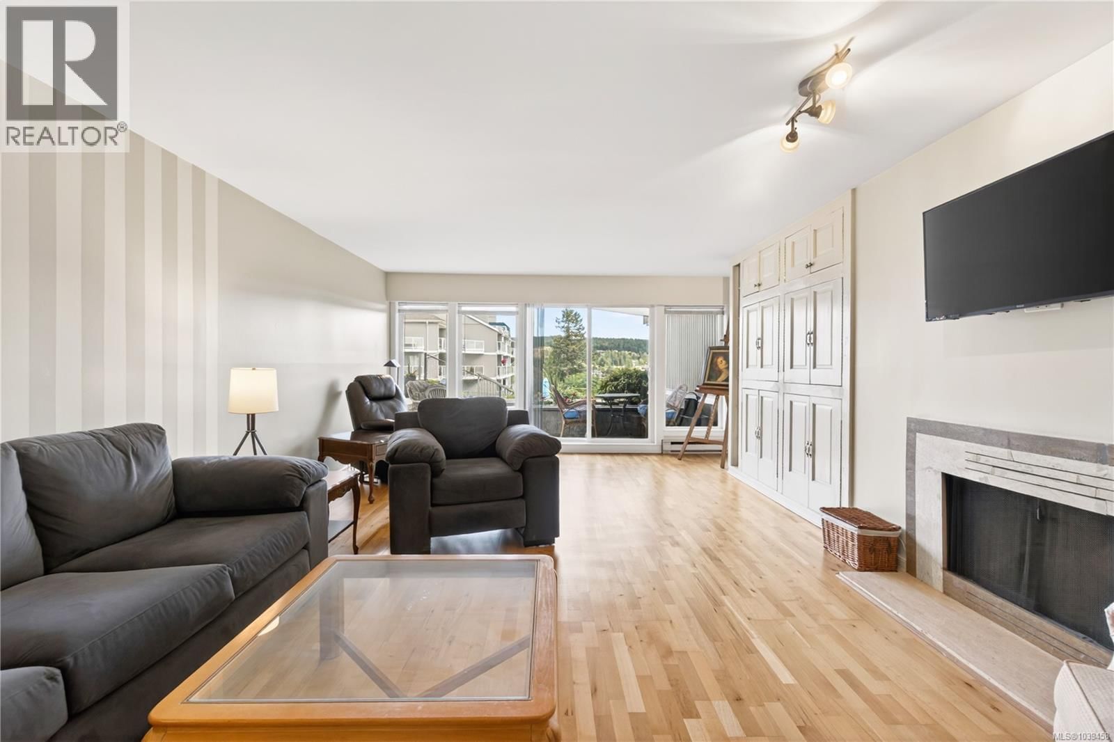 310 2560 Departure Bay Road property photo