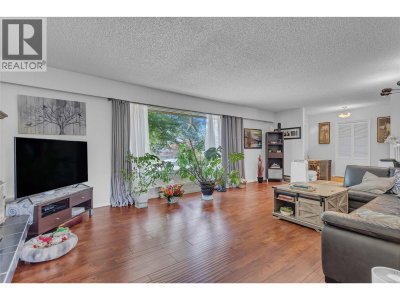 3259 St Amand Road | Kelowna British Columbia | Slide Image Five