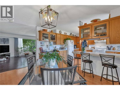 3259 St Amand Road | Kelowna British Columbia | Slide Image Eight