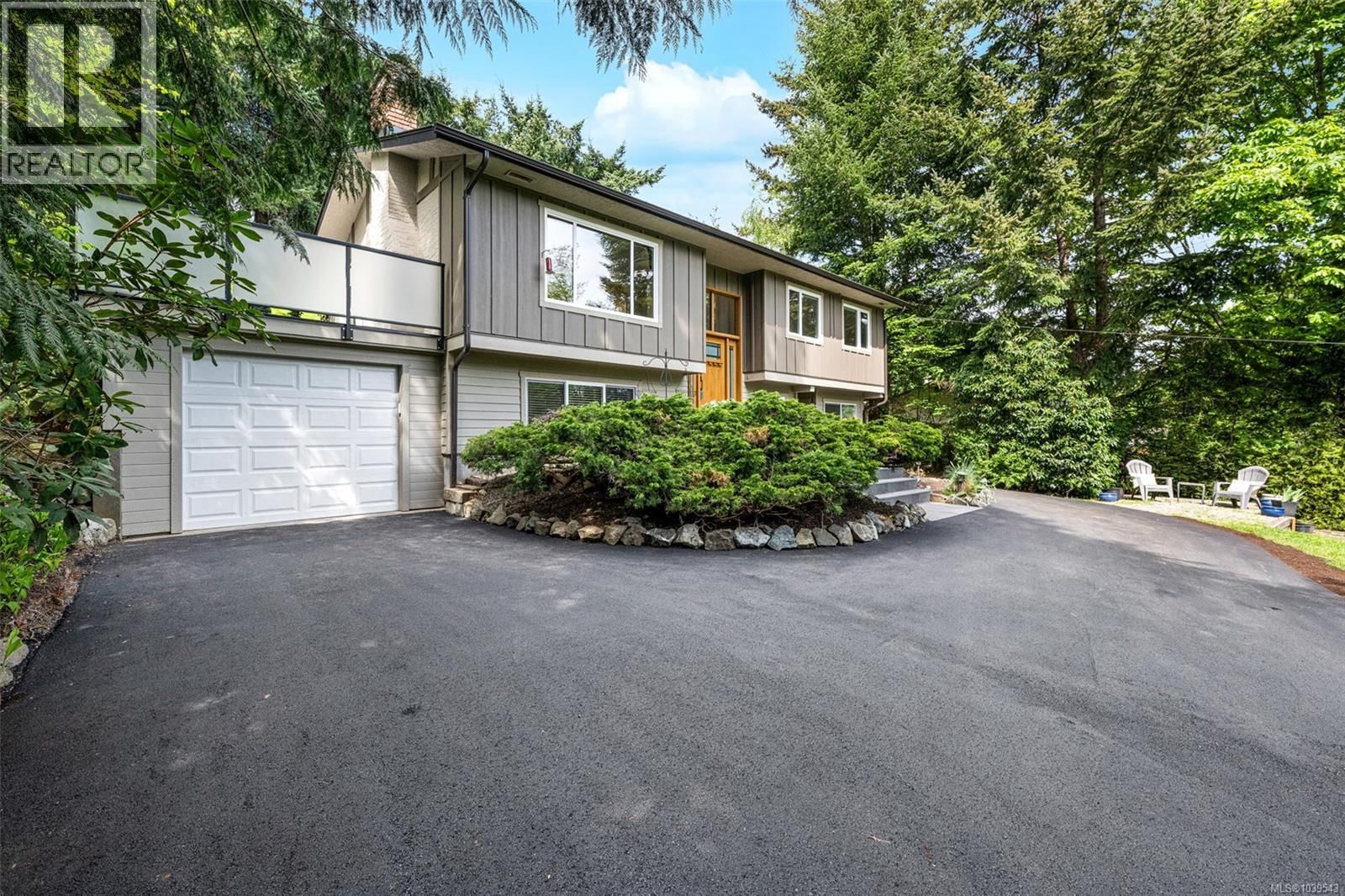 5222 Beckton Road property photo