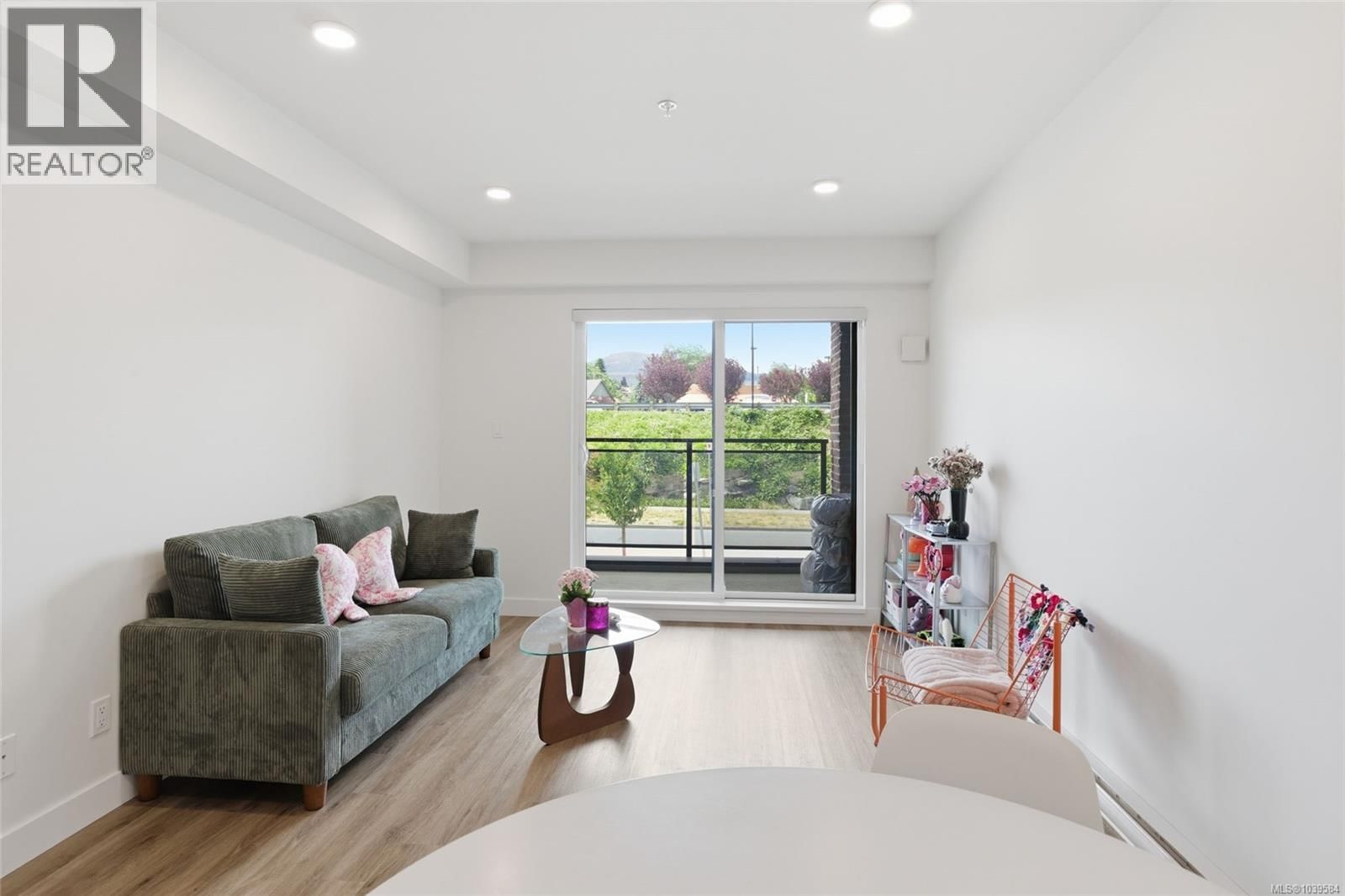 202 135 Haliburton Street property photo