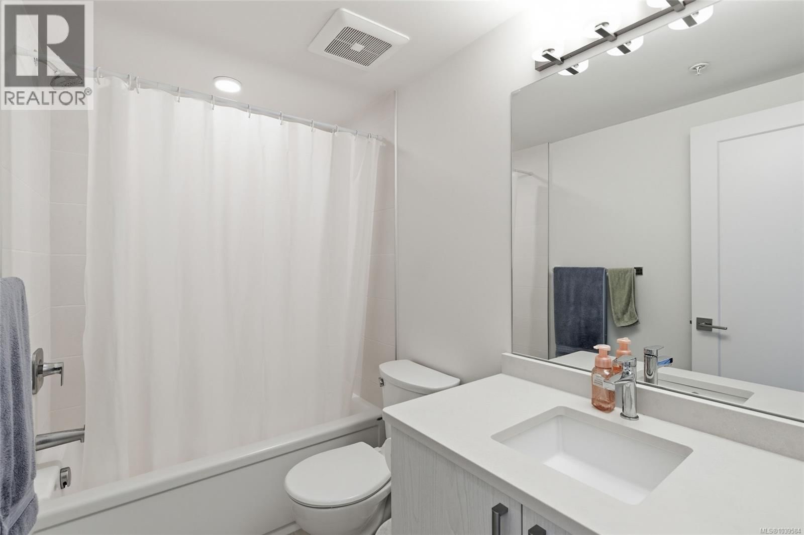 202 135 Haliburton Street property photo