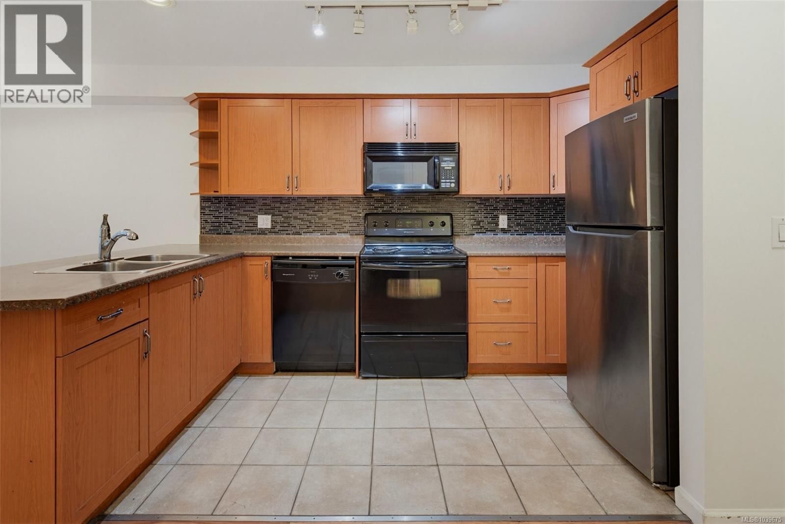 307 364 Goldstream Avenue property photo