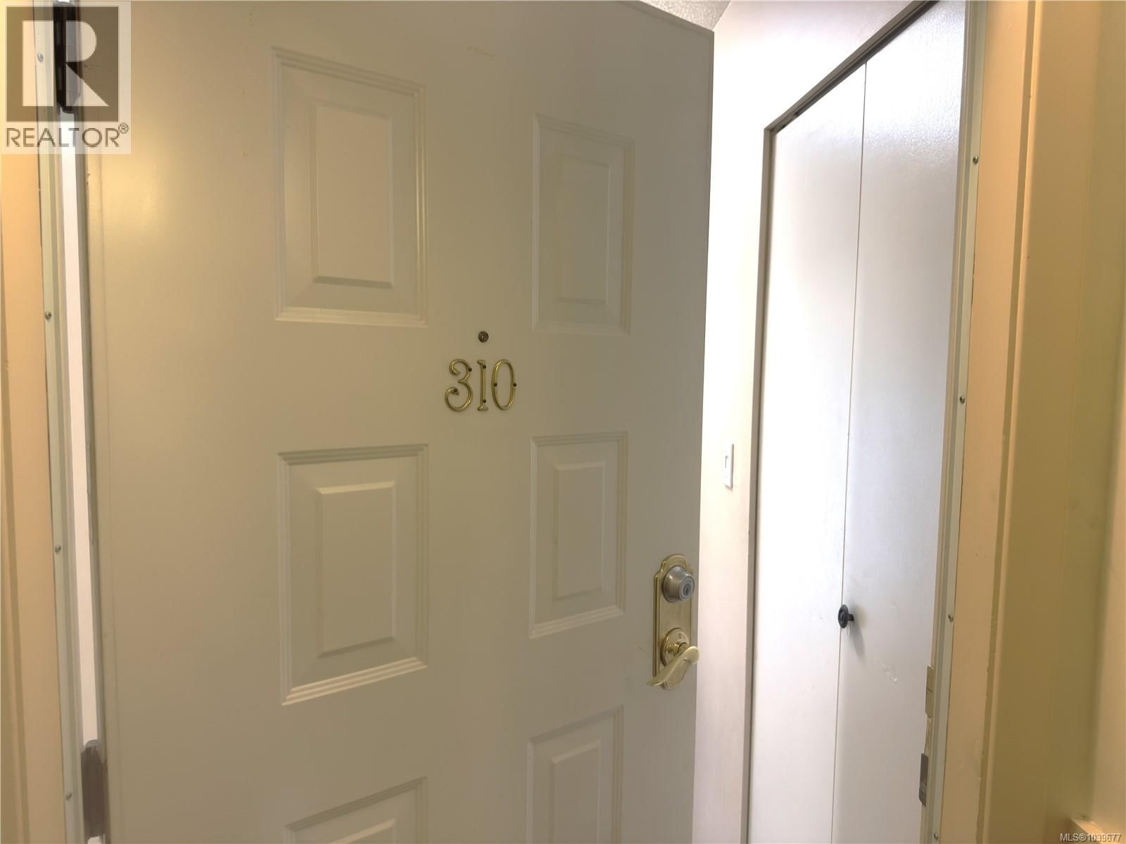 310 2815 Departure Bay Road property photo