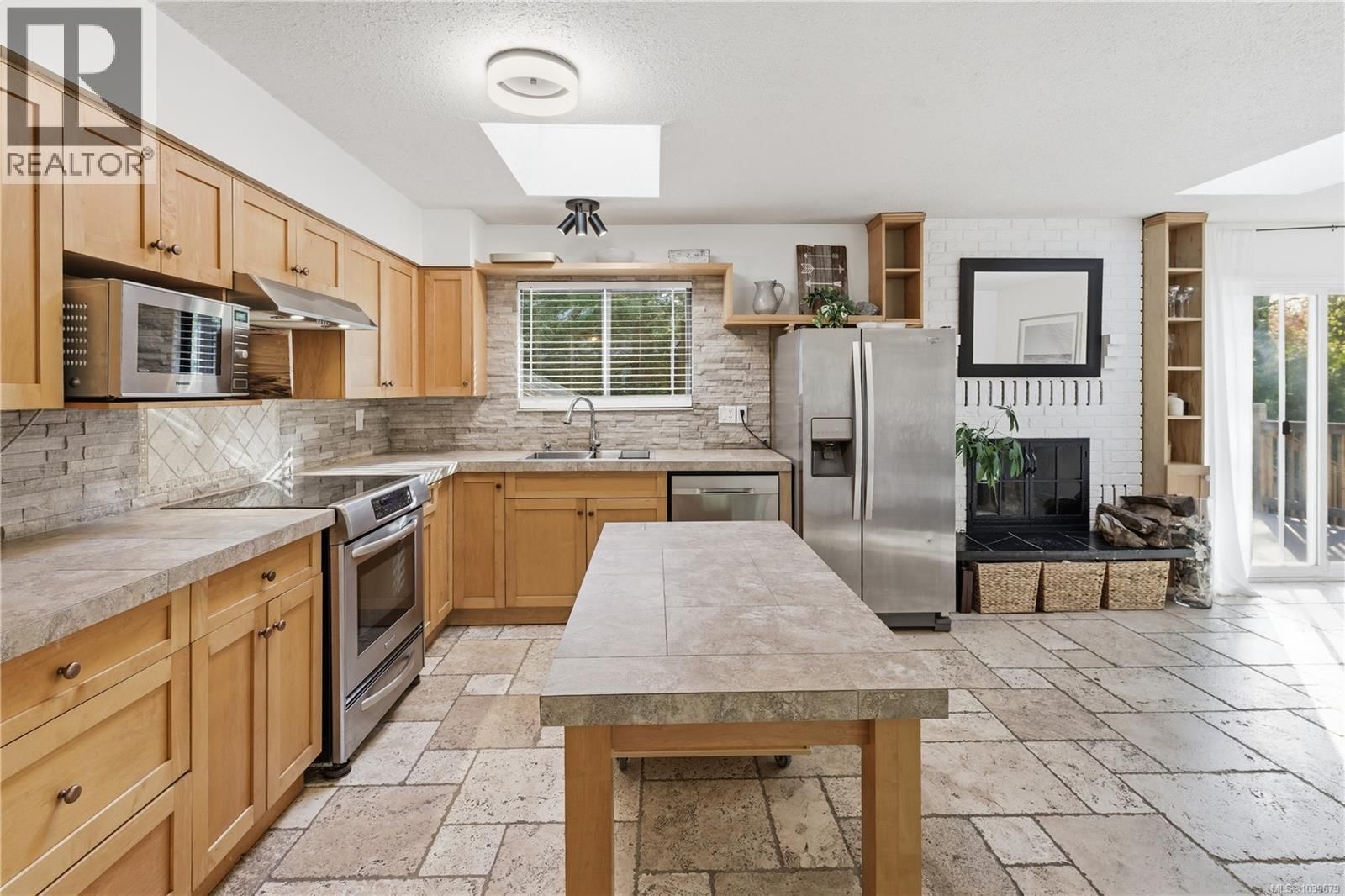 1025 Maple Lane Drive property photo