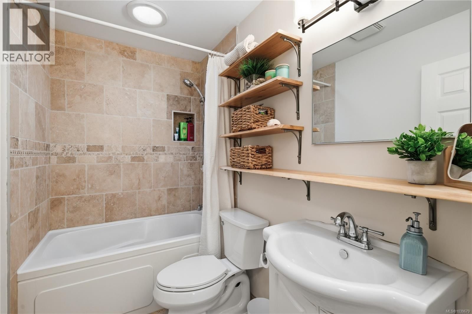 1025 Maple Lane Drive property photo