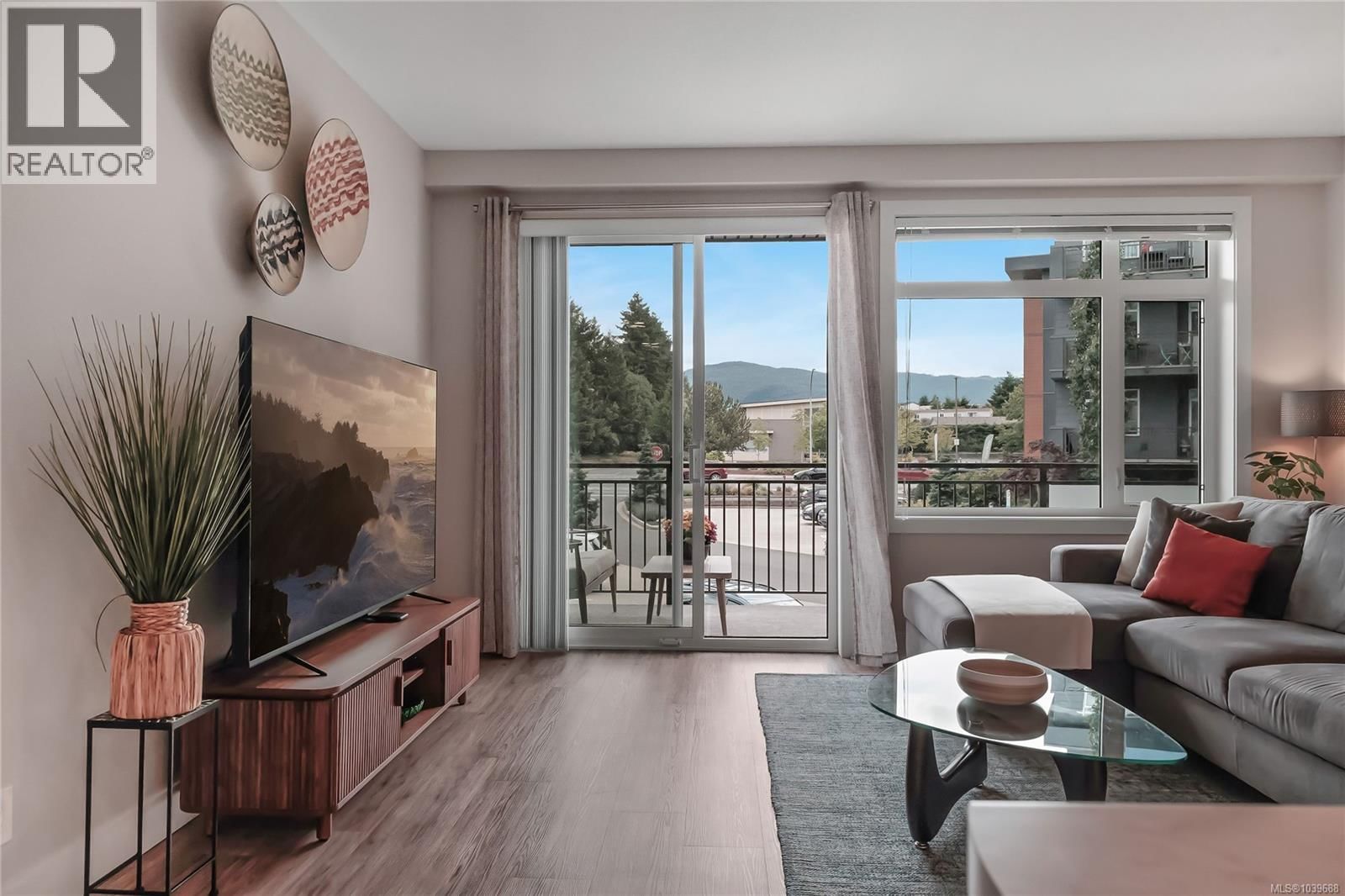 201 6544 Metral Drive property photo
