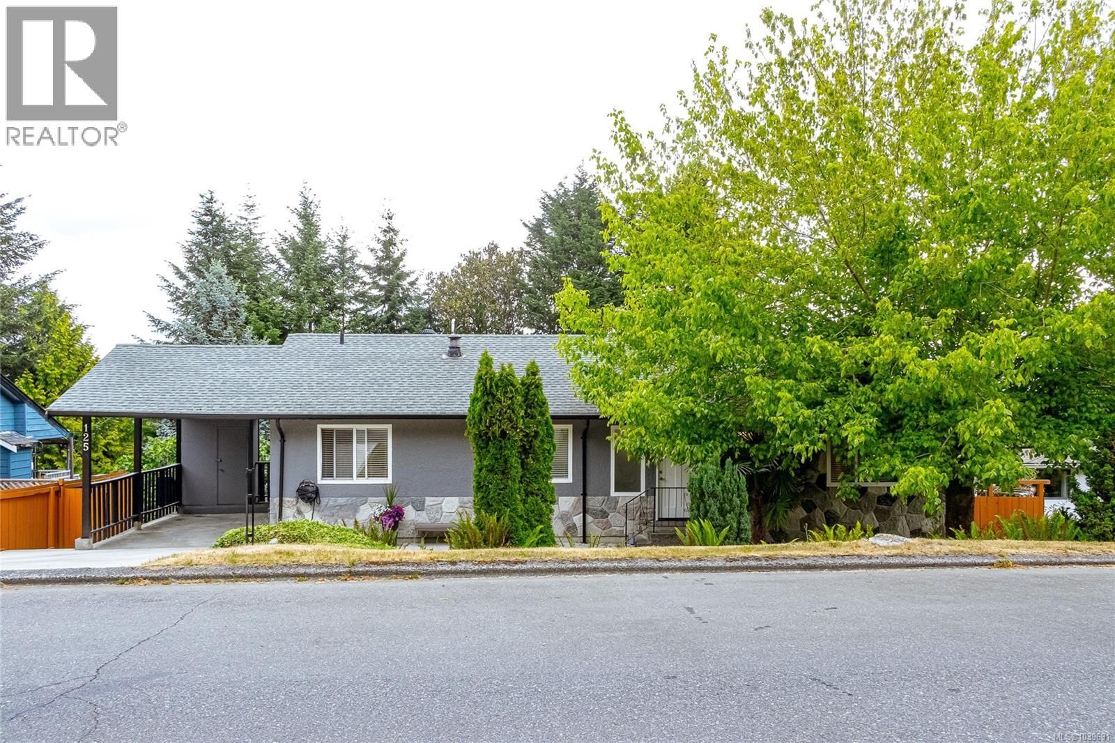 125 Arbutus Crescent property photo