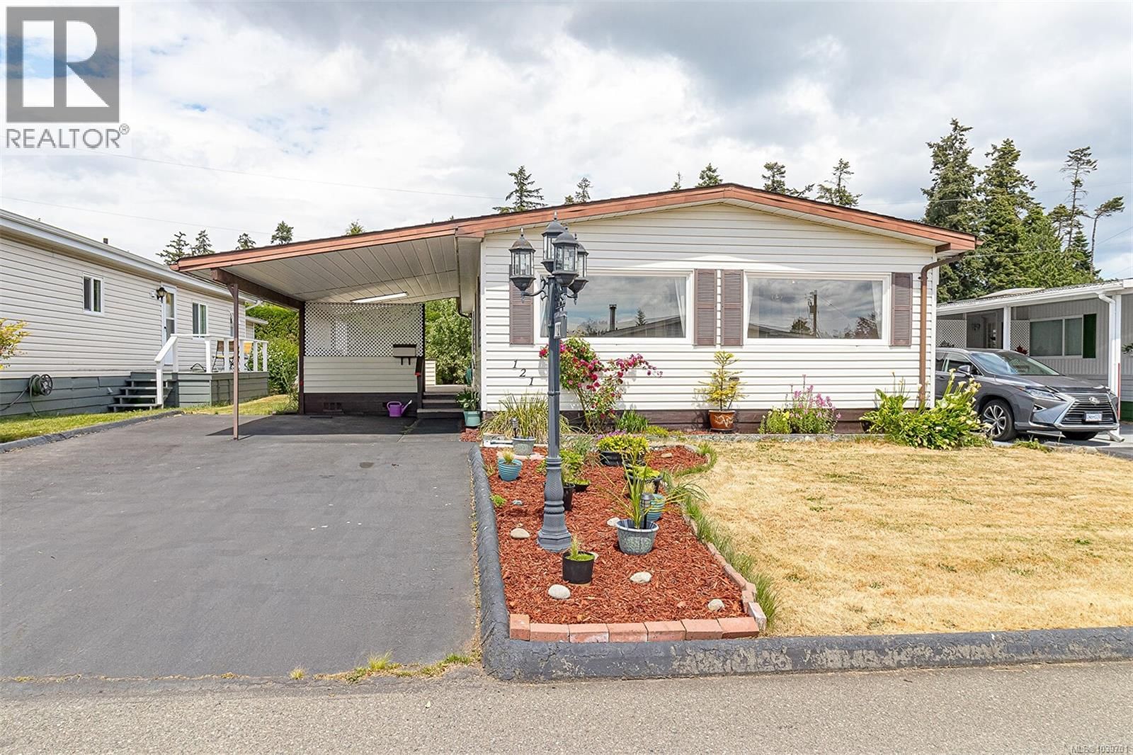 121 7701 Central Saanich Road